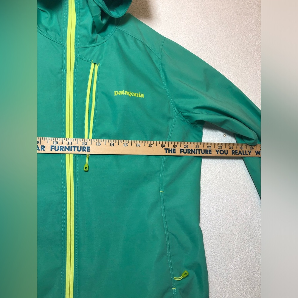Patagonia Green Hooded Softshell Jacket with Yellow Accents - Picture 8 of 12